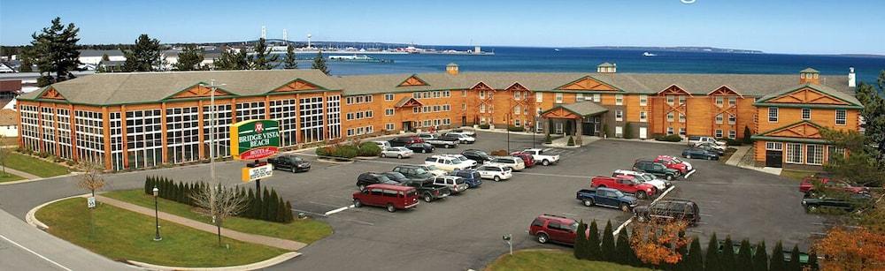 Bridge Vista Beach Hotel And Convention Center Mackinaw City Exterior photo