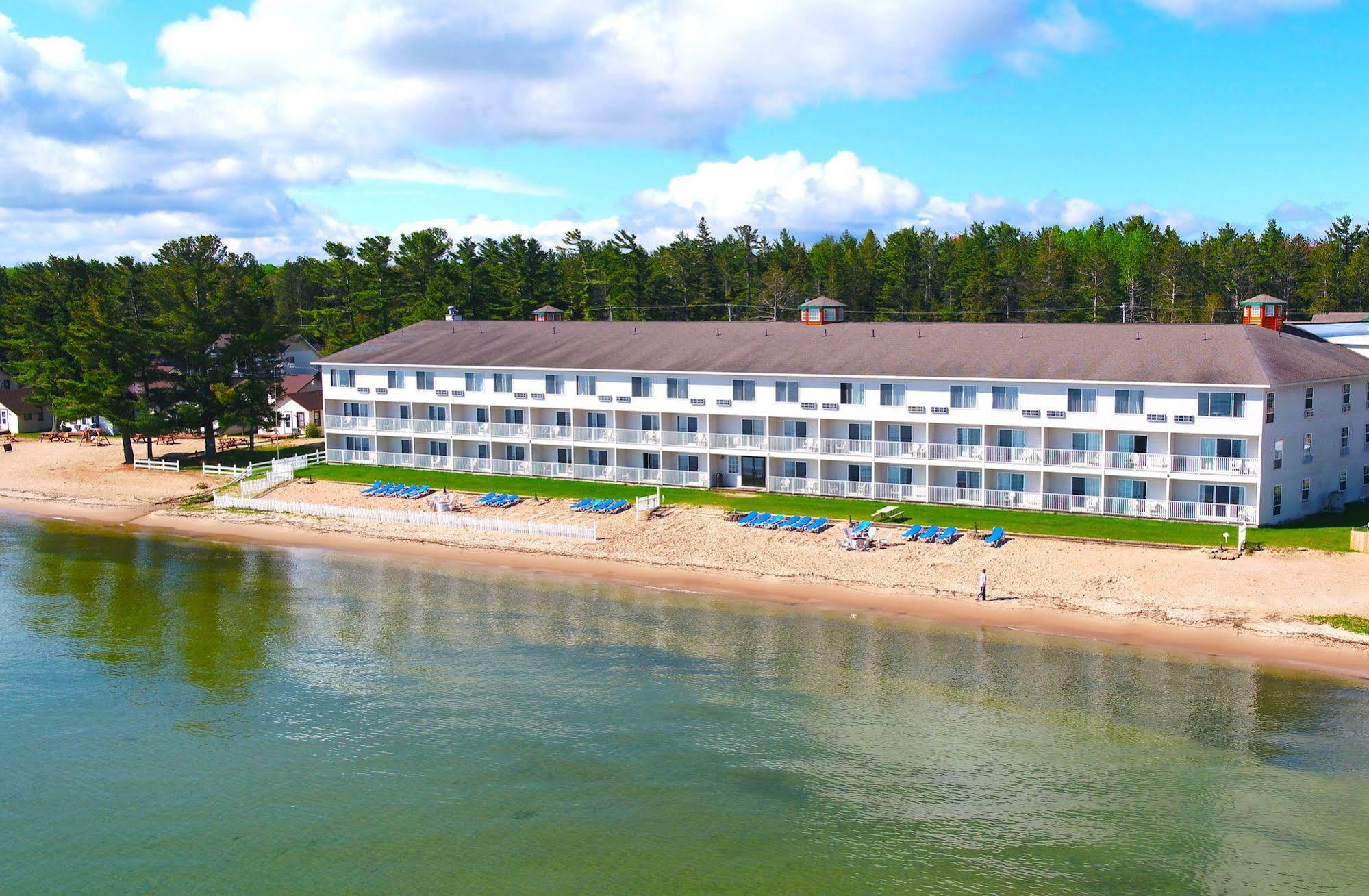 Bridge Vista Beach Hotel And Convention Center Mackinaw City Exterior photo