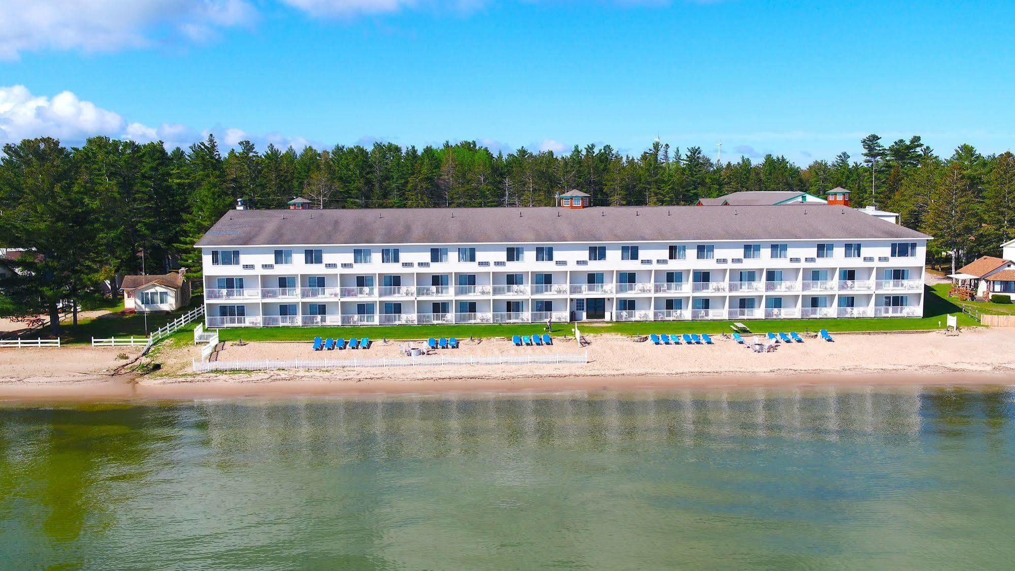 Bridge Vista Beach Hotel And Convention Center Mackinaw City Exterior photo